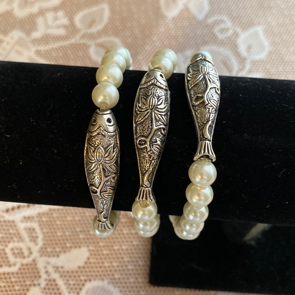 Set of three stretch bracelets